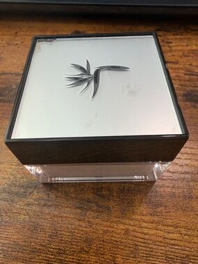 Makeup Setting Powder Compact - Black and Silver